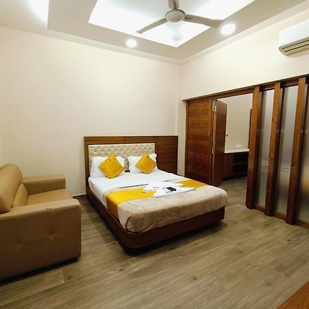 Hotel Mayura Residency Subrahmanya Eksteriør bilde