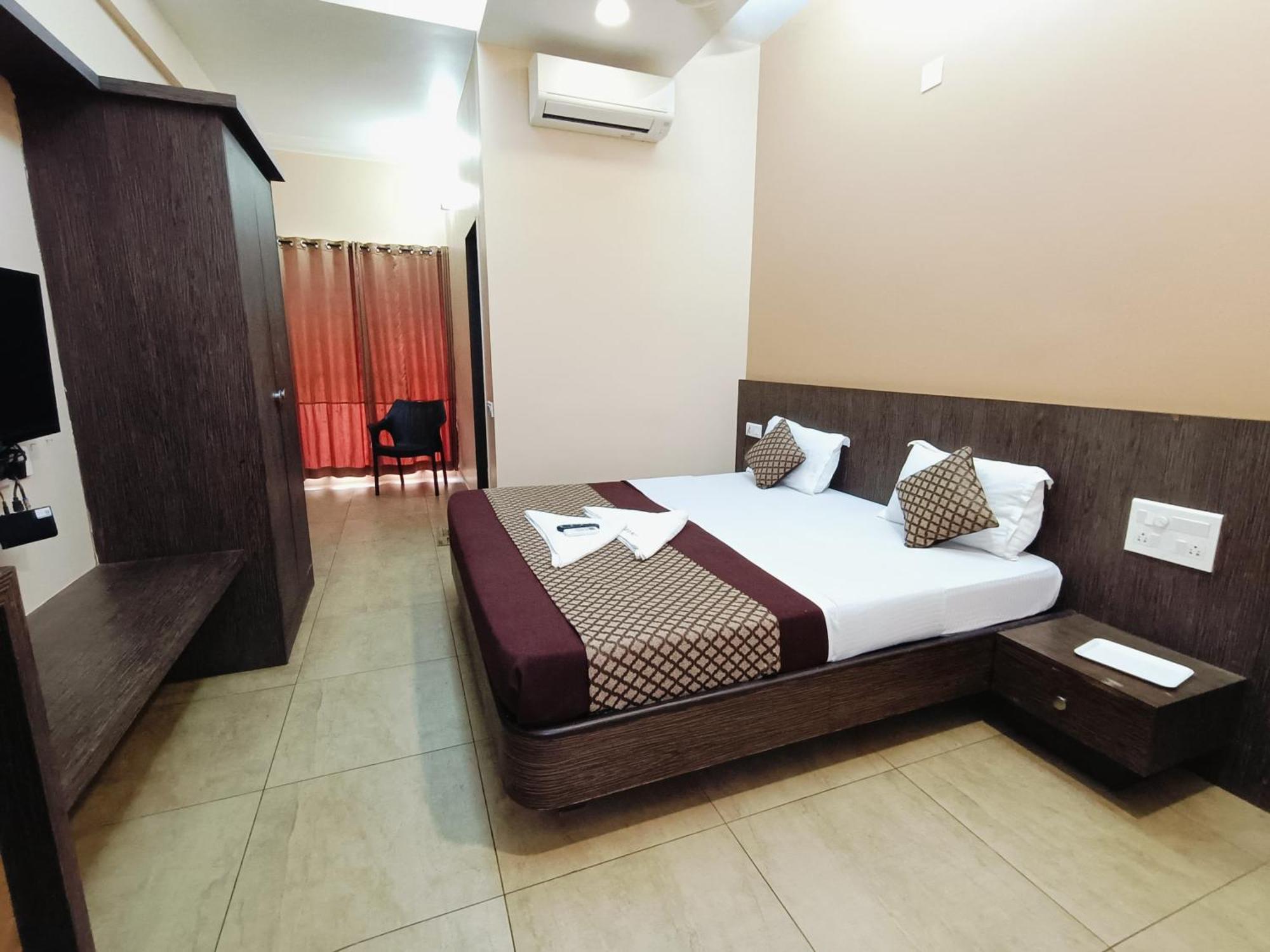 Hotel Mayura Residency Subrahmanya Eksteriør bilde