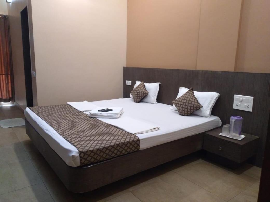 Hotel Mayura Residency Subrahmanya Eksteriør bilde