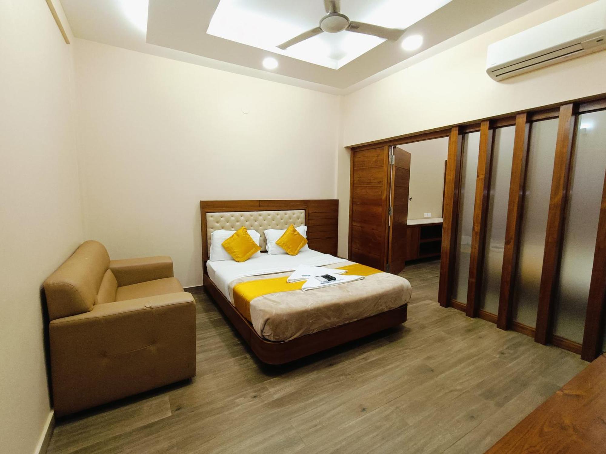 Hotel Mayura Residency Subrahmanya Eksteriør bilde