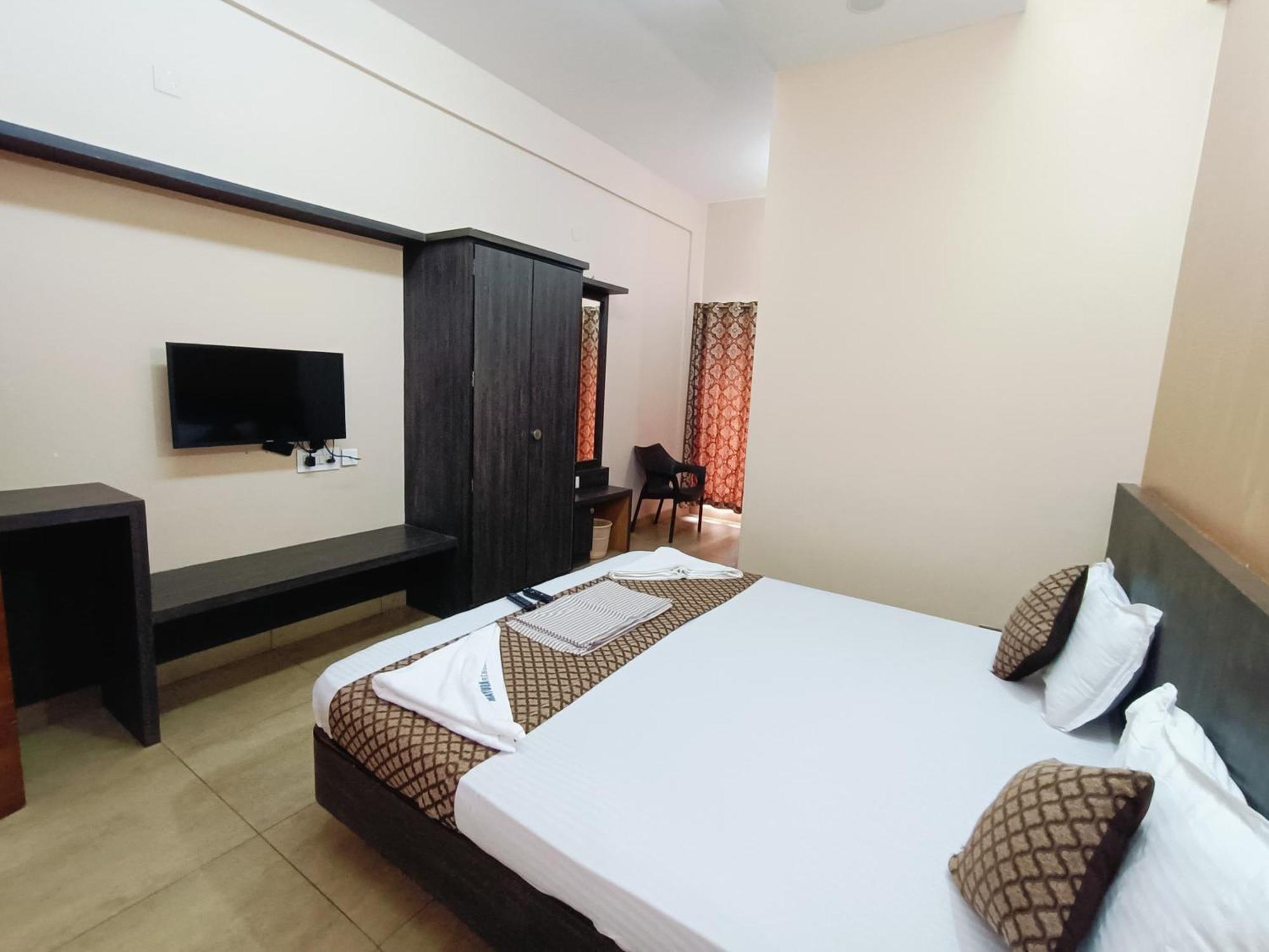 Hotel Mayura Residency Subrahmanya Eksteriør bilde